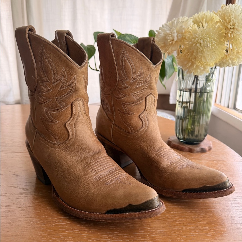 Idyllwind Tan Leather Ankle Booties